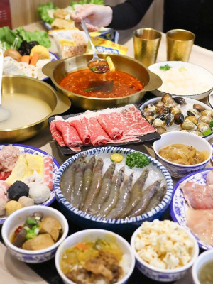 頭份交流道五分鐘美食！蒜頭蜆精鍋鮮味爆炸，超值加點M9和牛與海鮮。