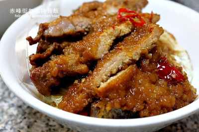 《北市中山區♥食記》赤峰街無名排骨飯。胡天蘭、徐天麟也強力推薦的隱密小店，必吃古早味飄香排骨飯！(中山站)