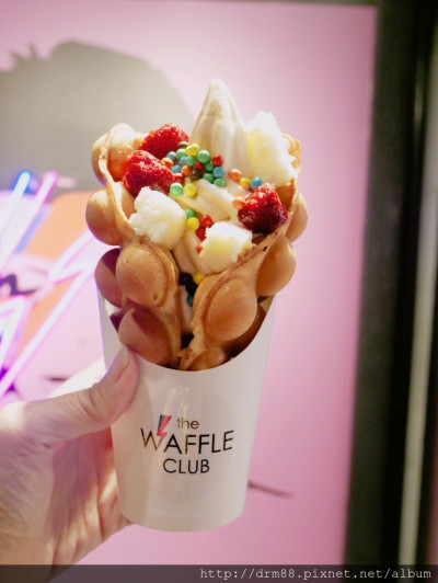 The Waffle Club TW 台北東區超級浮誇的雞蛋仔，甜點控快衝啊，新IG打卡點，來自香港的Waffle 台灣首店就隱藏在東區巷內。