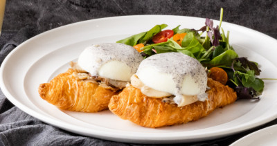台北人來吃早午餐！紐約早餐女王Sarabeth's「可頌版班尼迪克蛋」只限定30天，再推「99元加價購飲品」讓你連假吃超好。
