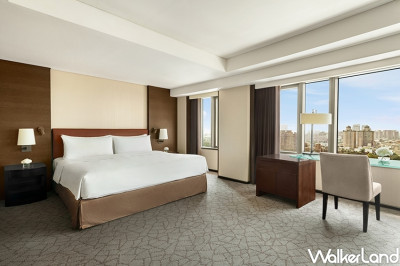 微旅行、玩台南！台南遠東香格里拉推出「雞不可失」快閃住房優惠，尊榮客房每房下殺最低4,999，憑疫苗接種卡用餐再享75折優惠。