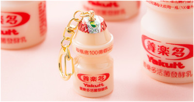 養樂多嗶嗶卡！四大超商搶預購「養樂多3D造型悠遊卡」，超逼真「養樂多瓶」讓你每天都想喝一杯。