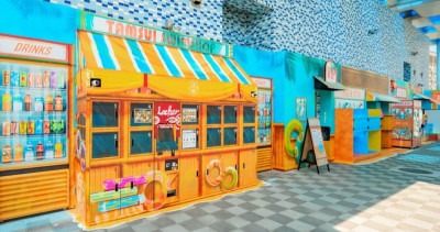 淡水新景點！捷運出站就到「漁人潮海車站」免費拍出IG網美照，3個月限定「蔚藍系打卡點」先約淡江學妹約會去。