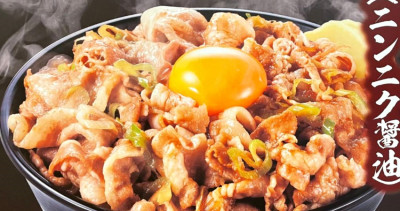 新莊人等不及了！日本高CP值丼飯「傳說的元氣丼屋(伝説のすた丼屋)」台灣首店就在新莊宏匯廣場，免費升級「1.5倍肉量」小資族超愛。