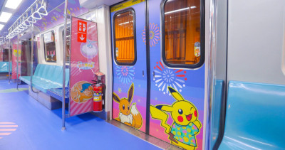 快搭捷運紅線皮卡丘列車！開到明年2月底「飛翔皮卡丘彩繪列車」台北人上班超療癒，中山站隱藏版「大量皮卡丘」賣萌發IG限動。