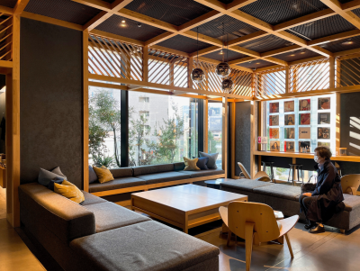 挑戰東京最高CP值旅宿！星野集團「OMO5東京大塚」開箱搶先看，飽覽東京唯一「路面電車」、夜晚享受「復古下町樂曲」，小資文青手刀住一波。