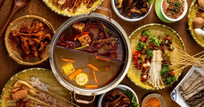 串串鍋IG超夯！一串10元「餉串串」麻辣串串鍋強勢開吃，再加碼抽「龍蝦、日本A5和牛」讓麻辣鍋控揪團約打卡。