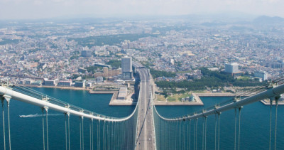 別再只逛北野異人館了！神戶必玩3大海線景點快衝一波，造訪日本最美吊橋「明石海峽大橋」、兵庫唯一「壯觀古墳」，再到海景餐廳享用浪漫下午茶。