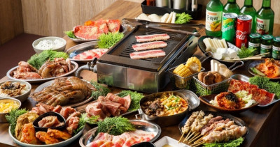 吃燒肉也能玩扭蛋！燒肉吃到飽「燒肉眾」推100元加價厚切牛排，再加碼「抽扭蛋、扇貝吃到飽」燒肉控揪團朝聖。