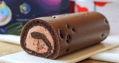 亞尼克買一送一！亞尼克壽星優惠「生乳捲買一送一」3月壽星吃起來，買新品「喬克魔粒生乳捲」直接送原味生乳捲。