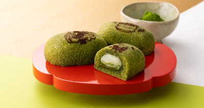 終於不是香蕉口味了！「東京芭娜娜×伊藤久右衛門」抹茶蛋糕7月開賣，「爆濃抹茶內餡」一口就噴發，刷新抹茶伴手禮排行榜。