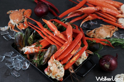 六福下殺餐券搶先看！2023美食展六福集團限時下殺「住房」4折再送第三人免費、「吃到飽」買五送一67折就能吃到飽。