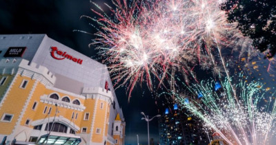 桃園最大日本美食展！台茂夏日祭「日本美食展、盛夏煙火」接力登場，桃園人週末擠爆台茂吃日料、看煙火。