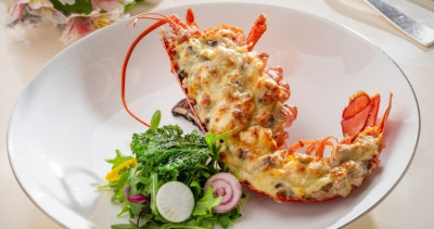 文華四人同行一人免費！文華東方「文華Café」四人同行壽星免費，半自助式「平日午間饗．吃．吧」吃到飽、不先訂會搶不到。