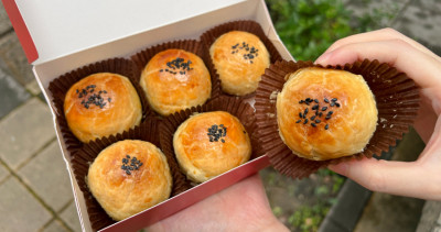 台北蛋黃酥控搶！搶手蛋黃酥「不二糕餅」北上快閃信義區，5款商品賣完就收攤。