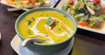 市政府站不想吃百貨美食！白飯無限續只要20元、平價泰式料理「象廚」來看電影、逛街要筆記。