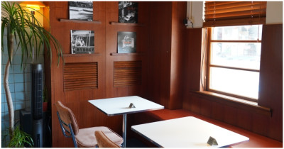 彰化咖啡迷新歡！結合光影投射、摩登風彰化咖啡廳「Light up cafe&bar」，調酒選擇也很多。