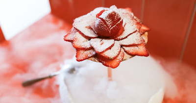 板橋咖啡廳推薦「莫恩先生布丁店」草莓布丁超浮誇！菜單「這款」最多人點。