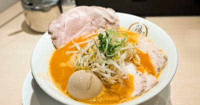 免費加肉！台北宵夜拉麵店「麵屋雞金」營業到凌晨3點，忠孝新生美食推薦。