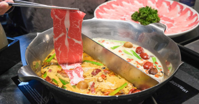 吃火鍋買一送一！台北永康街「無老鍋」宵夜火鍋開幕，免費送肉再推買一送一。