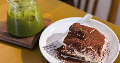 營業到晚上！南港不限時咖啡廳「陋巷咖啡廳」酒香提拉米蘇必點，店長橘貓超可愛。