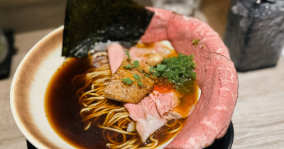 中山站拉麵推薦！麒麟創作拉麵坊 笑一個就免費加麵，提早到免排隊。