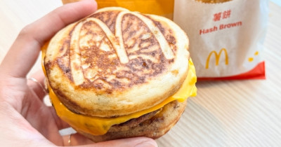 麥當勞厚鬆餅堡回來了！麥當勞厚鬆餅堡快閃回歸，5天賣光的麥當勞早餐必搶。