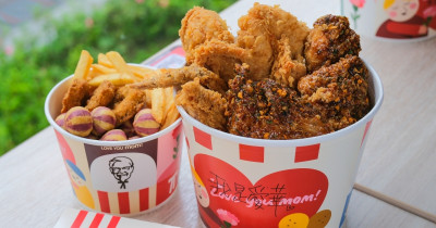 1元炸雞 1元蛋撻！肯德基母親節炸雞親子桶，升級版蜂蜜風味蒜醬脆雞約媽媽一起吃。