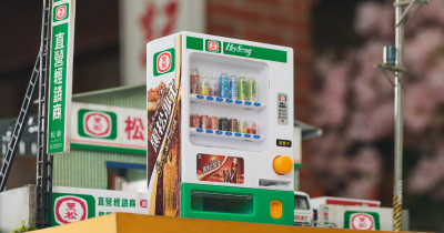 7-11 全家搶！迷你黑松販賣機 復刻小車超萌，3大加價購攻略。