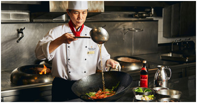 正宗港式料理吃到飽！台南香格里拉推五星港廚美食節，避風塘炒蟹、奶油菠蘿包吃到飽。