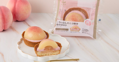 日本超商必買2025！LAWSON 水蜜桃季來了，水蜜桃三明治、半顆水蜜桃塔超狂。
