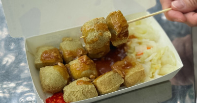 宜蘭臭豆腐推薦！綠色臭豆腐 礁溪必吃美食，這家臭豆腐真的是綠色。