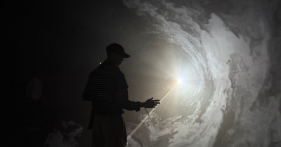 信義區沉浸式展覽！富邦美術館 麥考爾在光中遇見你，可以玩光的展覽搶先看。