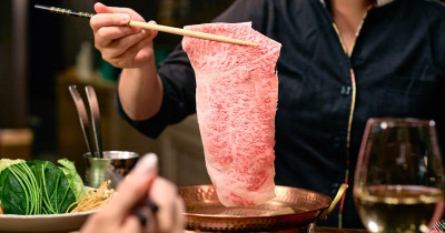 信義區火鍋新開店！黑毛屋本家免費送日本A5和牛，海膽鍋限定搶吃。