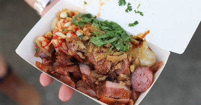 宜蘭香腸推薦！吳記大腸包小腸 裝甲車賣香腸超酷，記得打電話先預約。