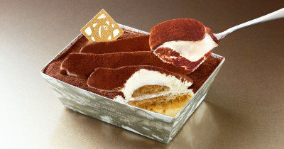 聯手東京必買伴手禮！日本超商必買 LAWSON 提拉米蘇季來了，提拉米蘇泡芙必吃。