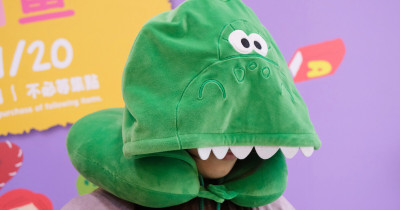 康是美X玩具總動員加價購！29款最低199元收，抱抱龍絨毛衣 頸枕超萌。