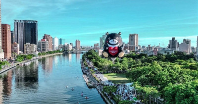 2025高雄愛月熱氣球高雄升空！中秋、雙十連假在宛如土耳其的月世界與愛河畔體驗浪漫感動。