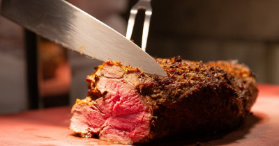 台北萬豪線上旅展「買1送1」限時快閃，必搶千元有找自助餐、冠軍烤鴨、高空牛排最低67折起。