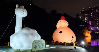 12米碧潭水豚君呆萌點燈！碧潭煙火秀 市集免費玩，新店人先卡位。