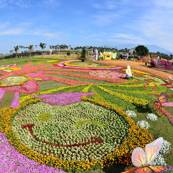 2012台中國際花毯節！放晴了！來去新社花毯睡個花香覺囉！