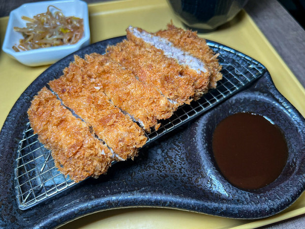 台北劍潭美食推薦！木子豚日式豬排，腰內肉軟嫩多汁，大份量滿足味蕾！