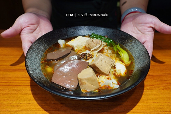 生意好到天天排隊，湯頭媲美火鍋專賣店，必點麻辣鴨血!