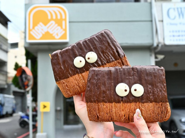 餵餵麵包｜台中可愛又文青的質感麵包店，激推巧克力卡雷酥，口感超酥脆，還有好吃的鹽可頌～