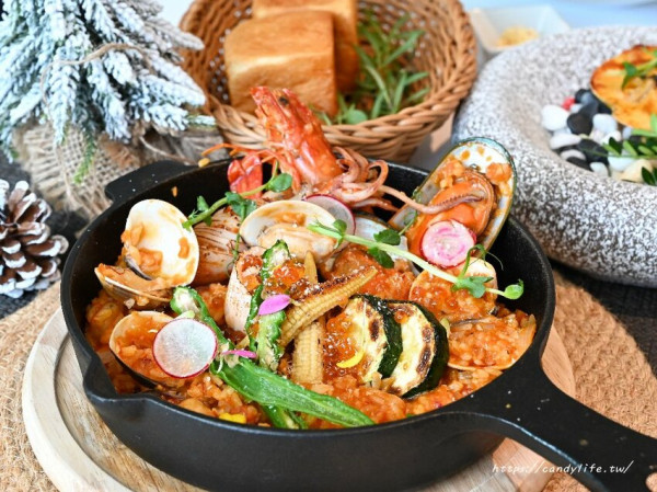 J先生的森林廚房｜台中首間藝術洞穴餐廳，氣氛超棒，餐點美的就像藝術品～