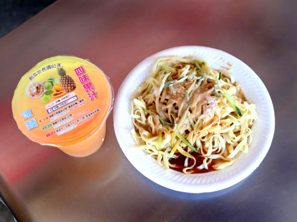 嘉義涼麵／嘉義都市傳說之一／傳統古早味只賣3樣／傳承三代50年老店／嘉義獨有特調白醋／在地人從小吃到大