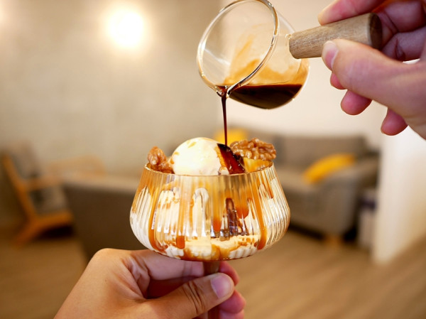 台中北屯韓風咖啡館，除了有客製化的手工咖啡，還有米其林廚師的手作甜點，其中檸檬系列令人驚艷，夠酸超過癮-祌咖啡Chung Cafe