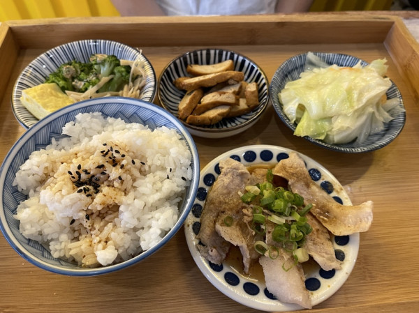 【台北中山美食】2022松江南京OLiA吃飯，平價網美風快餐店，帶花椒香的白飯好驚喜！