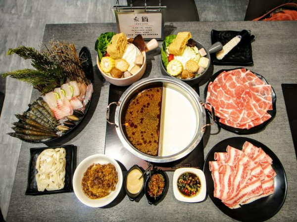 【美食】「汆鍋 上選鍋物 七張店」多款特色湯底火鍋、海陸火鍋套餐，新店火鍋推薦、捷運七張聚餐推薦 附菜單