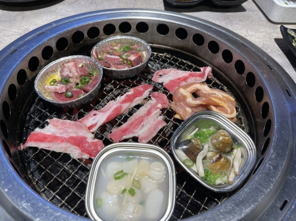 【台北萬華美食】西門町肉次方峨嵋店，海陸燒烤吃到飽598起，王品集團燒肉品牌